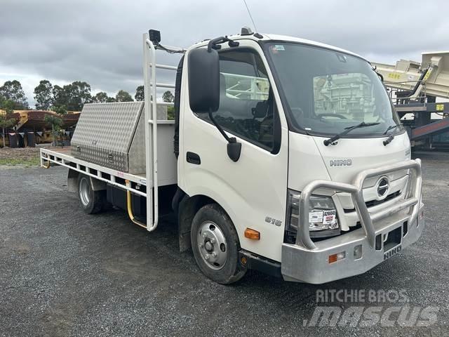 Hino 300 Platte bakwagens