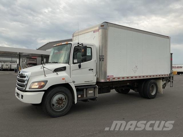 Hino 338 Bakwagens met gesloten opbouw