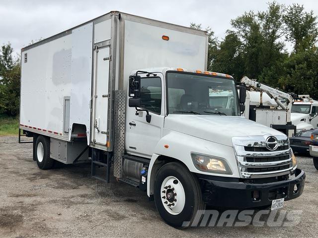 Hino 338 Vuilniswagens