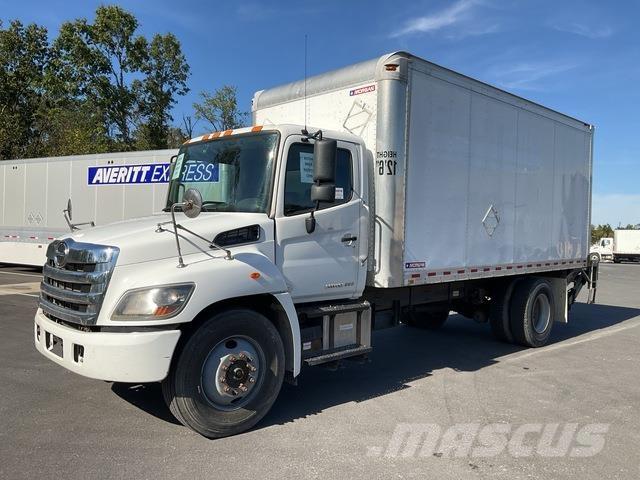Hino 338 Bakwagens met gesloten opbouw