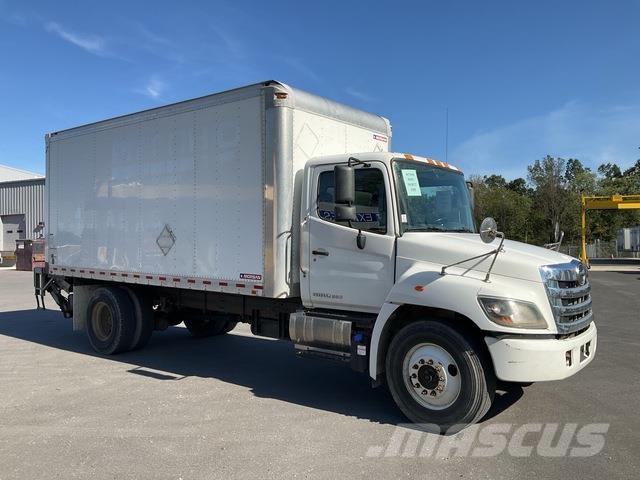 Hino 338 Bakwagens met gesloten opbouw