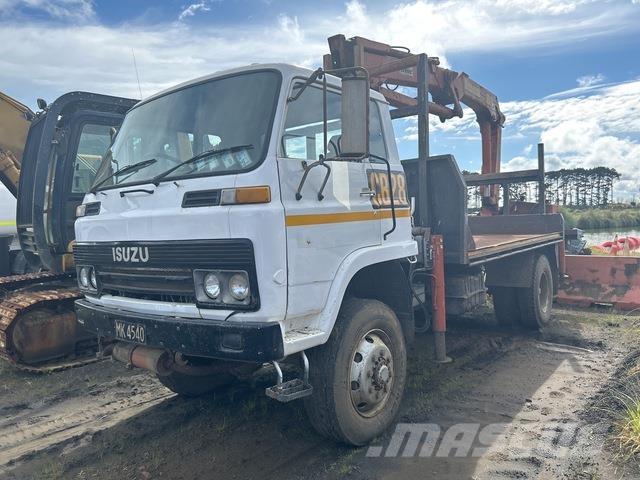 Isuzu  Vlakke laadvloer met kraan