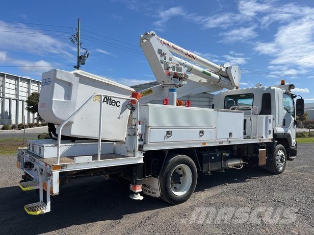 Isuzu FTR900 Auto hoogwerkers