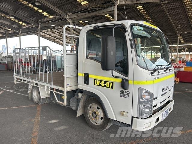 Isuzu NLR Platte bakwagens