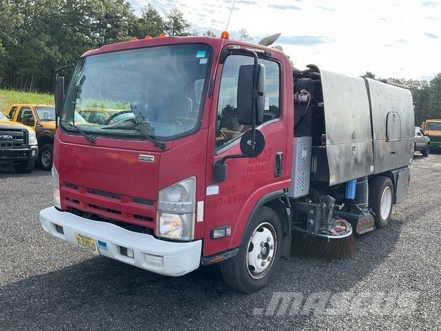 Isuzu NRR Veegwagens