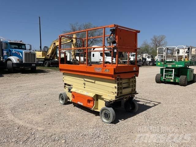 JLG 3246ES Schaarhoogwerkers