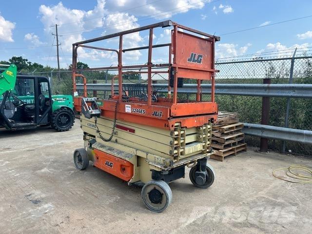 JLG 3246ES Schaarhoogwerkers