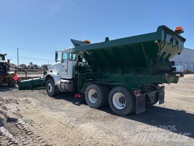 Kenworth T800 Sneeuwschuivers en -ploegen