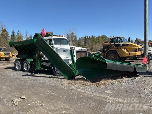 Kenworth T800 Sneeuwschuivers en -ploegen