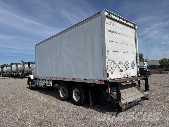 Kenworth T800 Bakwagens met gesloten opbouw