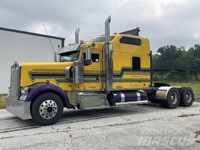 Kenworth W900 Trekkers
