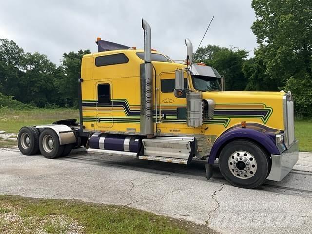 Kenworth W900 Trekkers