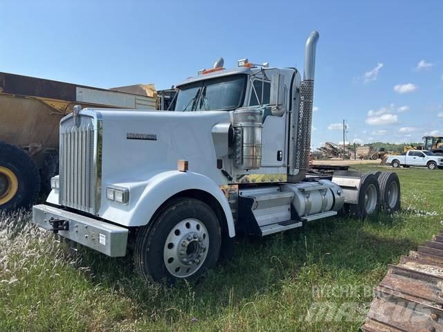 Kenworth W900 Trekkers