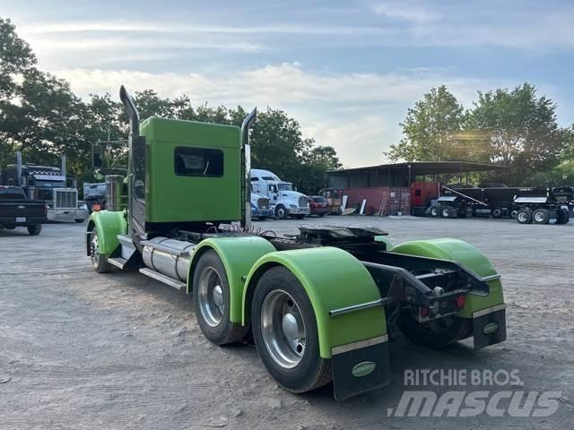 Kenworth W900 Trekkers
