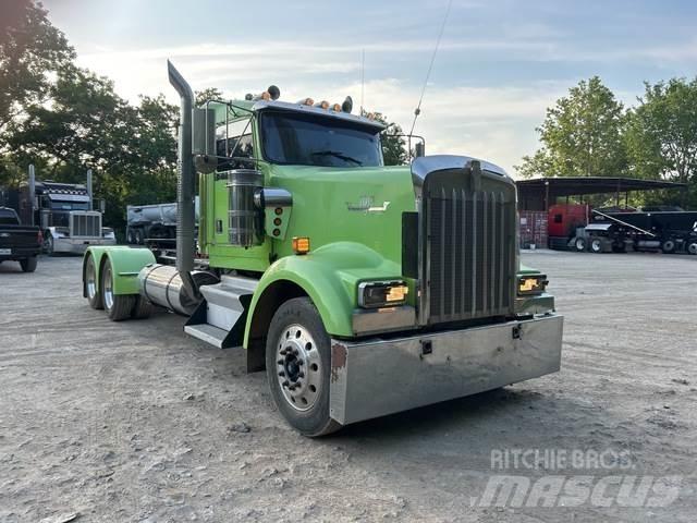 Kenworth W900 Trekkers