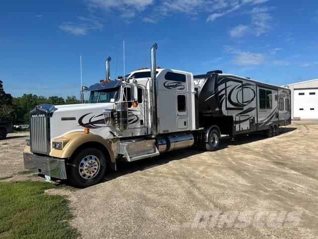 Kenworth W900 Trekkers