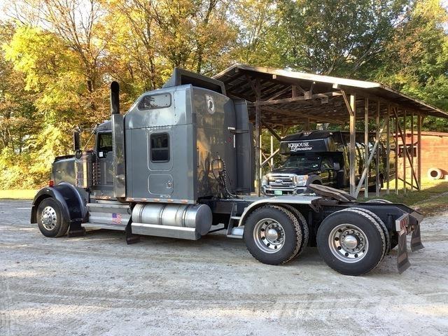 Kenworth W900 Trekkers