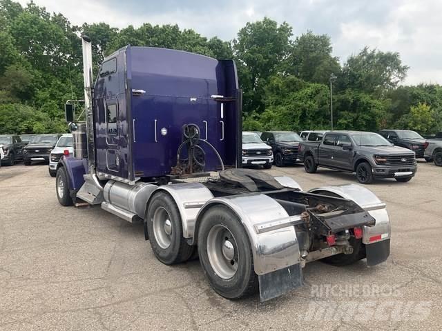 Kenworth W900L Trekkers