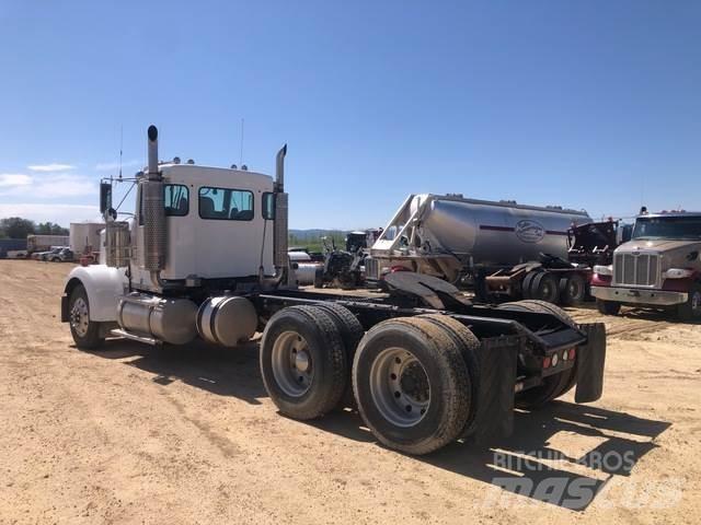 Kenworth W900L Trekkers