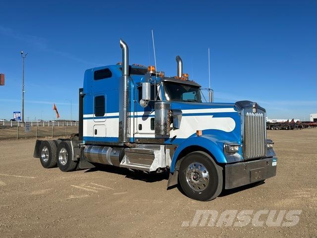 Kenworth W900L Trekkers