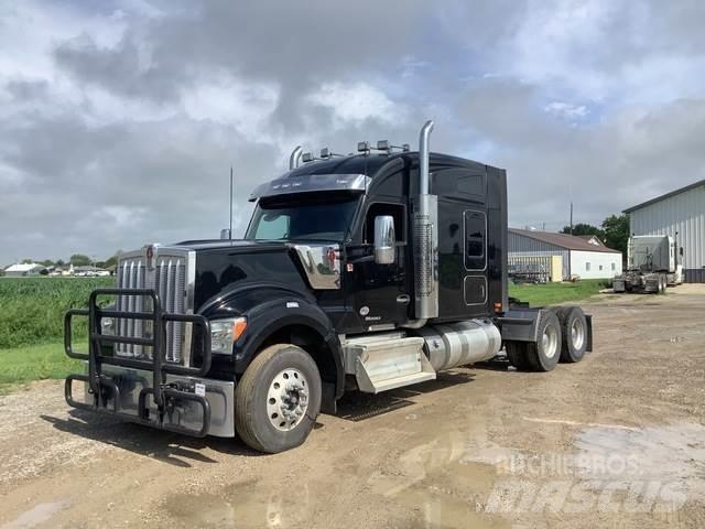 Kenworth W990 Trekkers