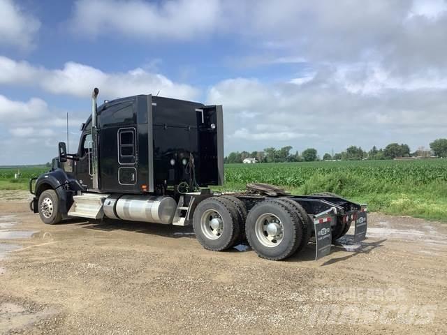 Kenworth W990 Trekkers