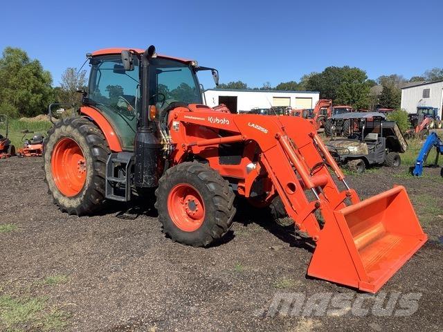 Kubota M6-141 Compacttrekkers