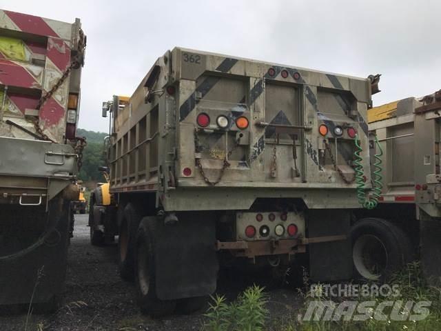 Mack 700 Sneeuwschuivers en -ploegen