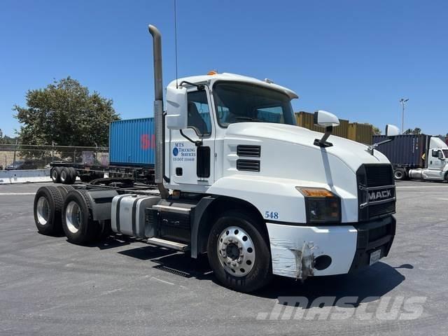Mack AN64T Trekkers