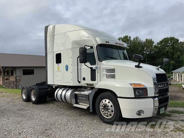 Mack AN64T Trekkers