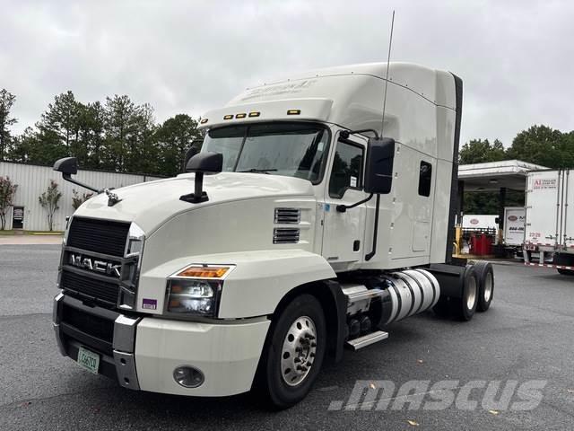 Mack AN64T Trekkers