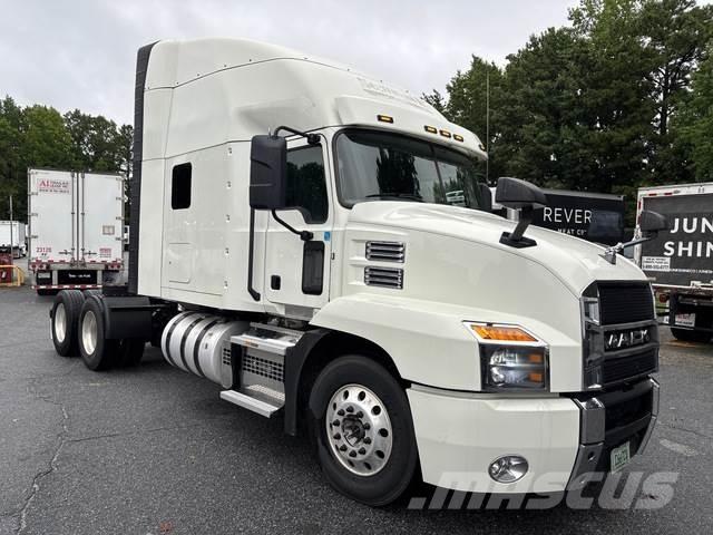 Mack AN64T Trekkers