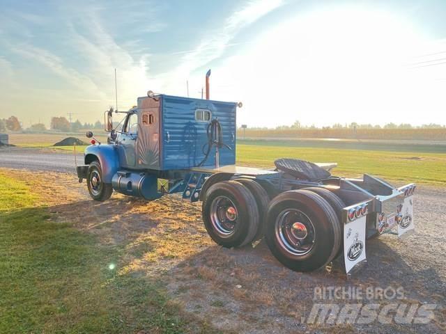 Mack B-61 Trekkers
