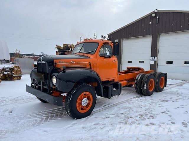 Mack B615T Trekkers