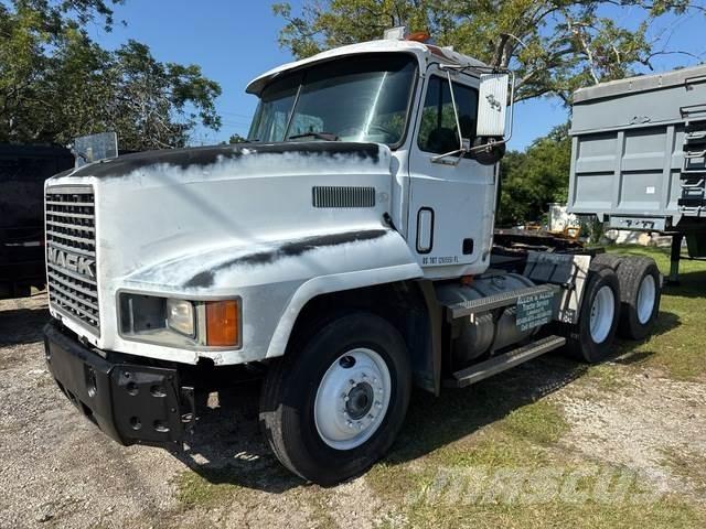 Mack CH600 Trekkers