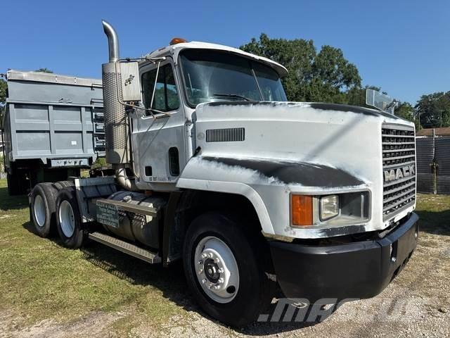 Mack CH600 Trekkers