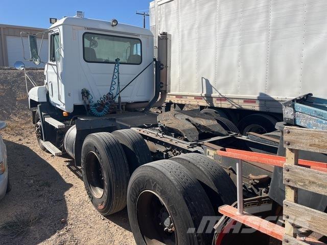 Mack CH613 Trekkers