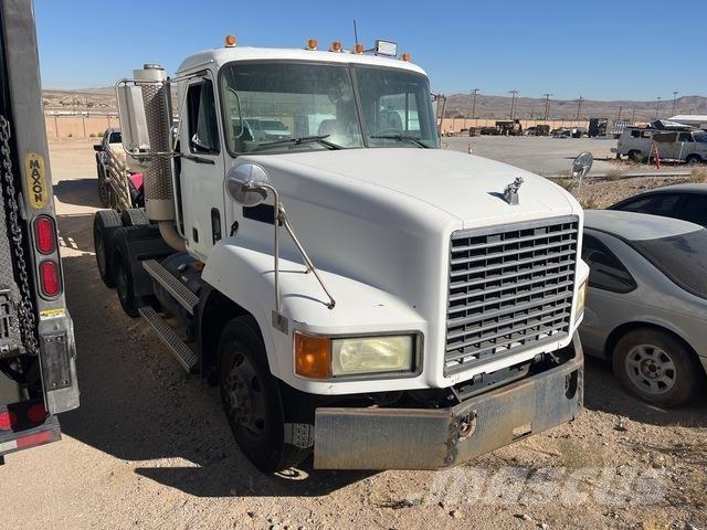 Mack CH613 Trekkers