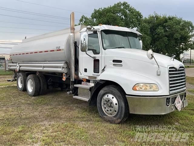 Mack CH613 Tankwagen