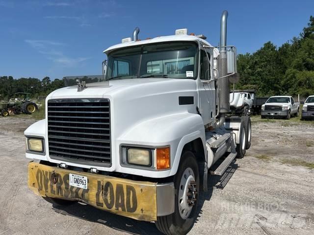Mack CH613 Trekkers