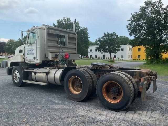 Mack CH613 Trekkers