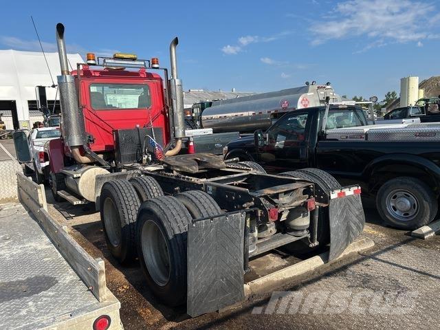 Mack CH613 Trekkers