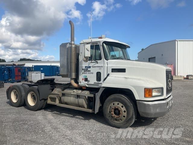 Mack CH613 Trekkers
