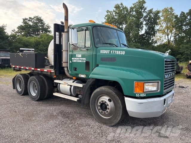 Mack CH613 Platte bakwagens