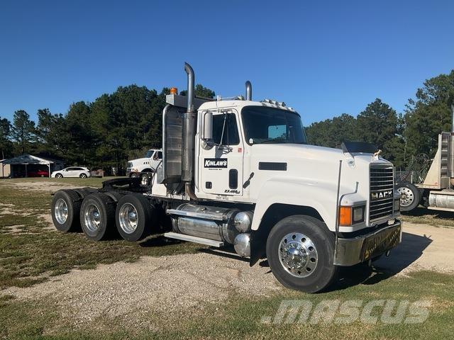 Mack CH613 Trekkers
