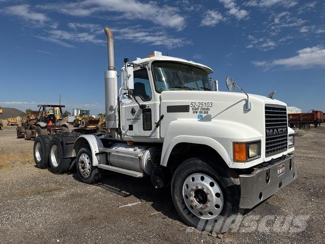 Mack CHN613 Trekkers