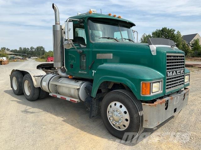 Mack CHN613 Trekkers