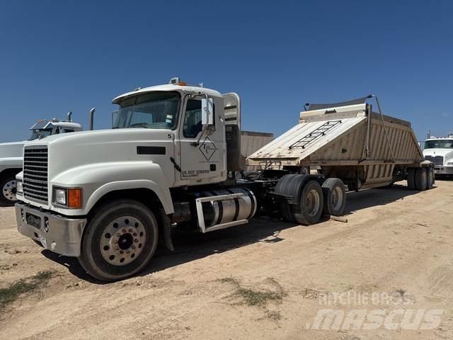 Mack CHU600 Trekkers