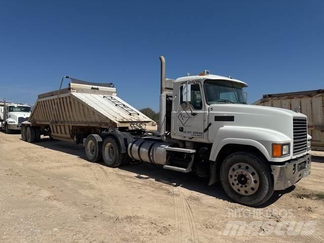 Mack CHU600 Trekkers