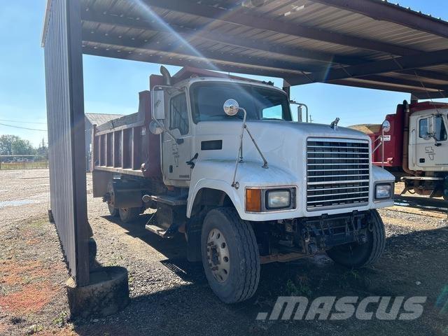 Mack CHU613 Kipper